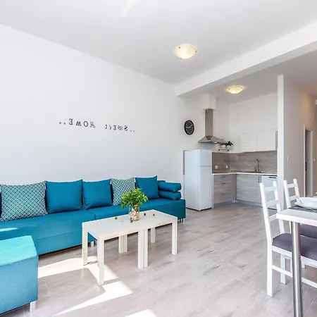 In Croatia By The Seafront * ドラマリ