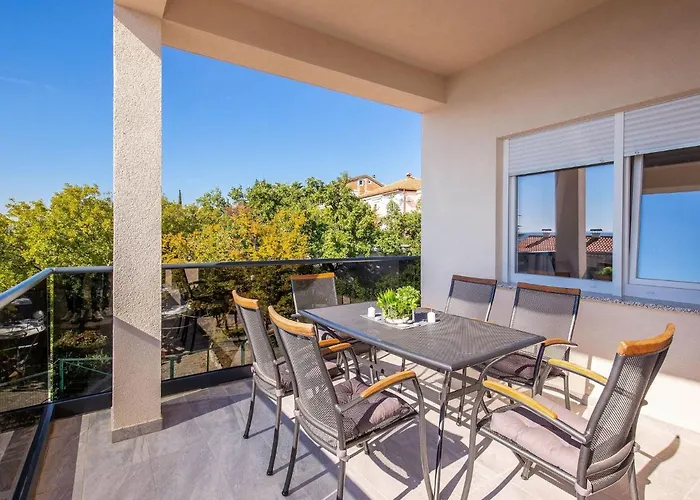 Villa In Croatia By The Seafront Dramalj