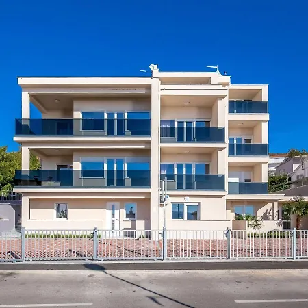 In Croatia By The Seafront Villa *