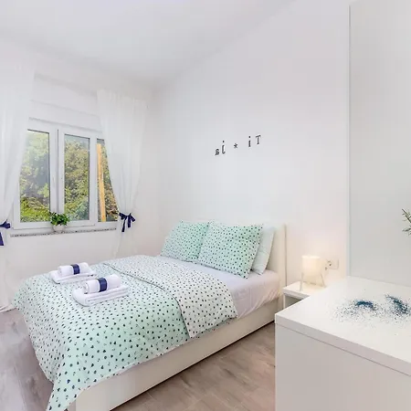 Villa In Croatia By The Seafront Dramalj