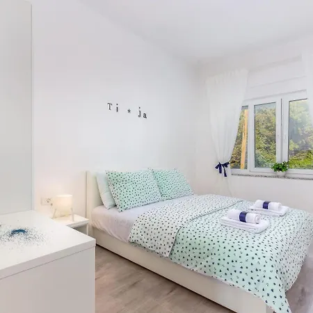 In Croatia By The Seafront Villa *